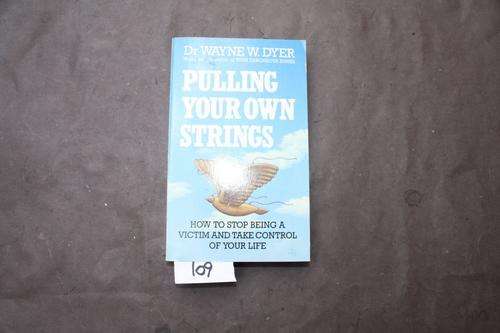 PULLING YOUR OWN STRINGS - DR.W.W.DYER - 1991