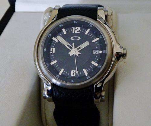 OAKLEY QUARTZ TIMEPIECE *** NO RESERVE *** R1 START