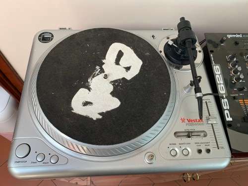 2 x Vestax PDX2000 Turntables, Gemini 626 Pro, 2 x Ortofon catridges and Audio4 DJ