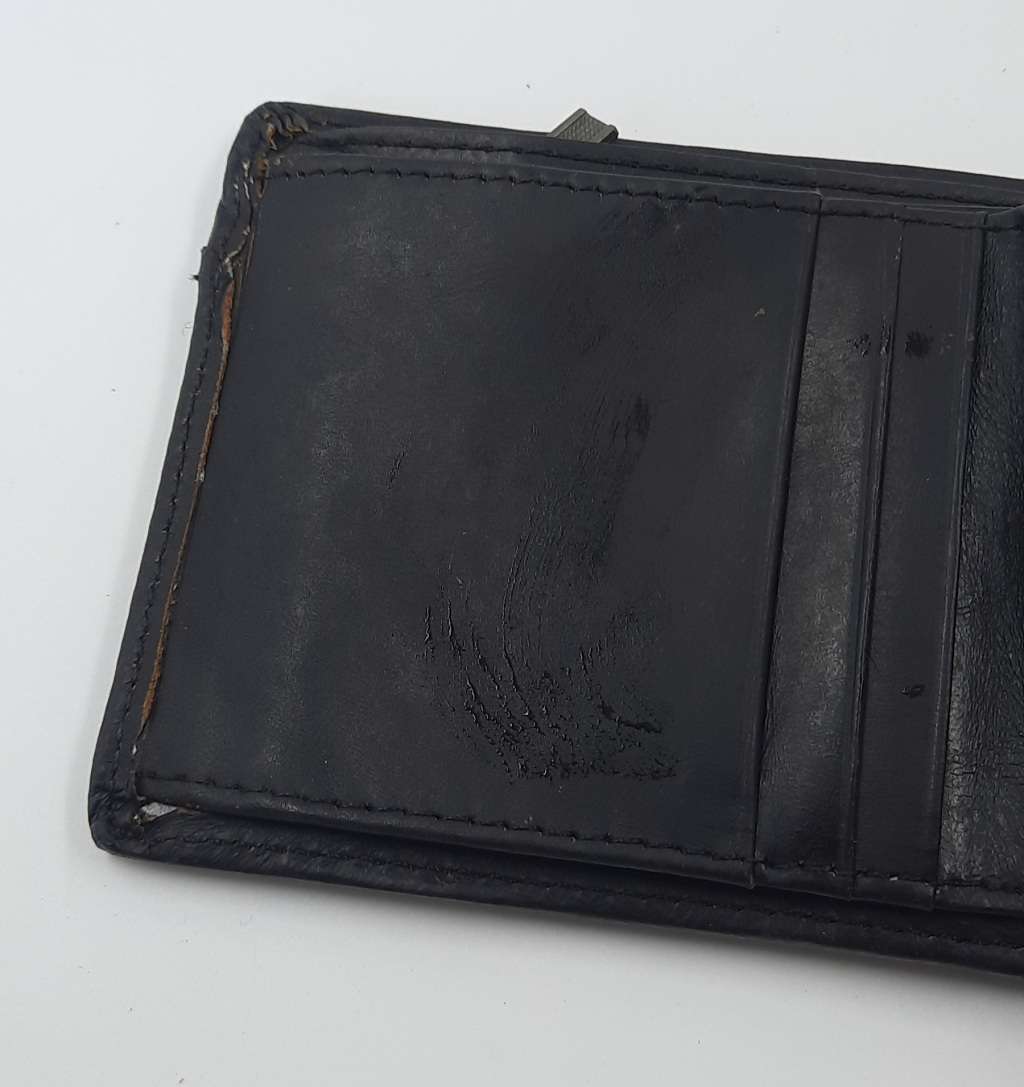 Genuine leather wallet by CAMEL MOUNTAIN
