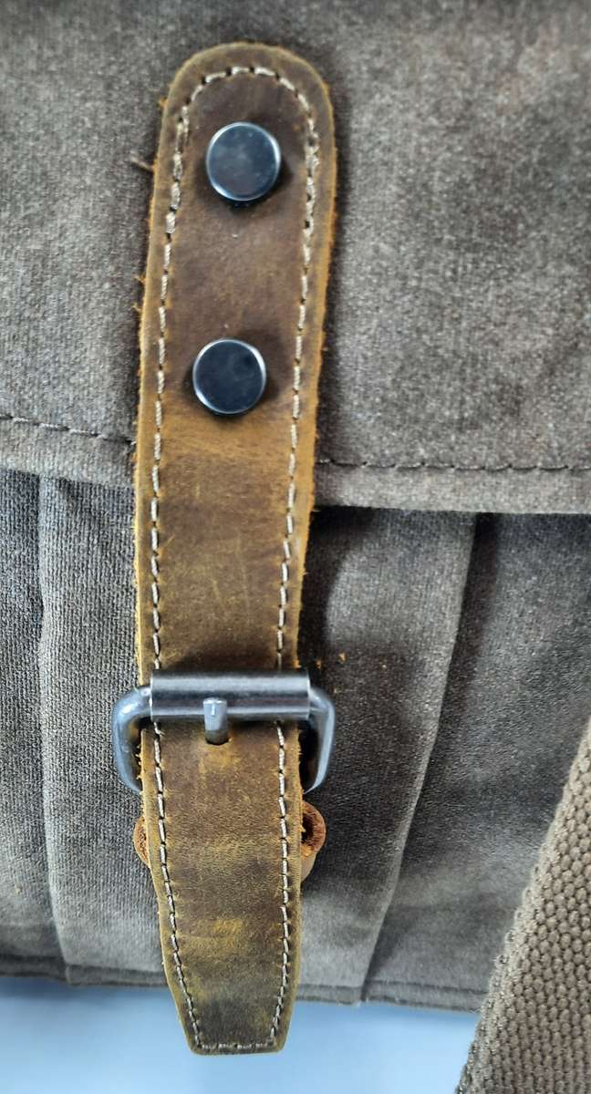 SUPER NICE CANVAS BAG WITH LEATHER TRIMS IN BROWN!BY VIVACE