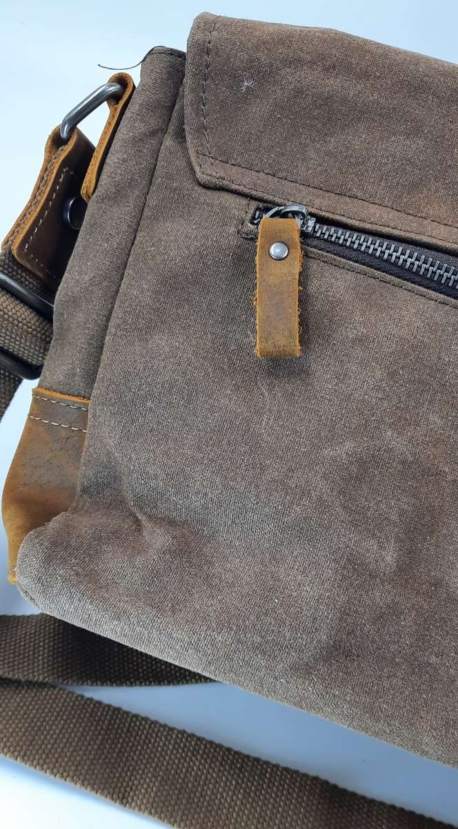 SUPER NICE CANVAS BAG WITH LEATHER TRIMS IN BROWN!BY VIVACE