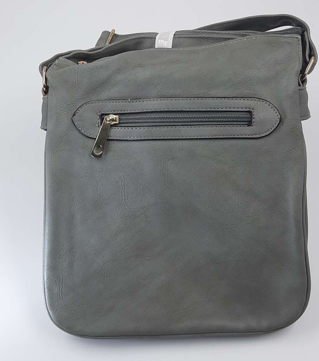 SHOULDER bag in GREY by BELLA. A NICE BAG WITH 5 INNER COMPARTMENTS