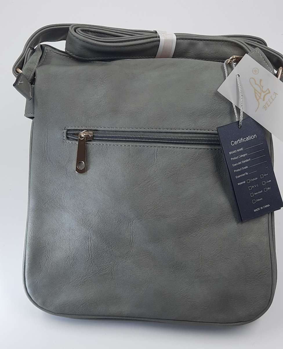 SHOULDER bag in GREY by BELLA. A NICE BAG WITH 5 INNER COMPARTMENTS