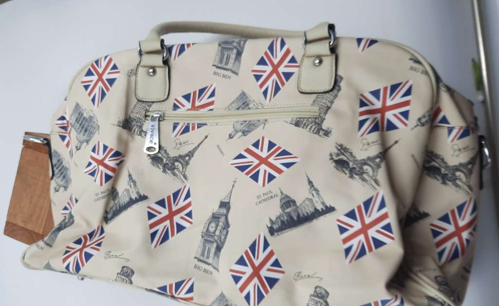 LARGE TRAVEL BAG BY VIVACE!LONDON PRINT ON OFF WHITE OR LIGHT CREAM!!