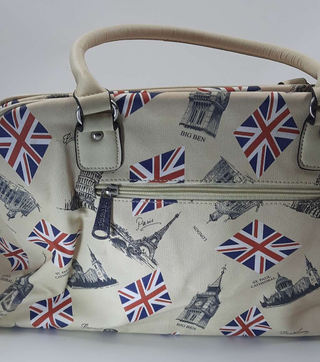 LARGE TRAVEL BAG BY VIVACE!LONDON PRINT ON OFF WHITE OR LIGHT CREAM!!