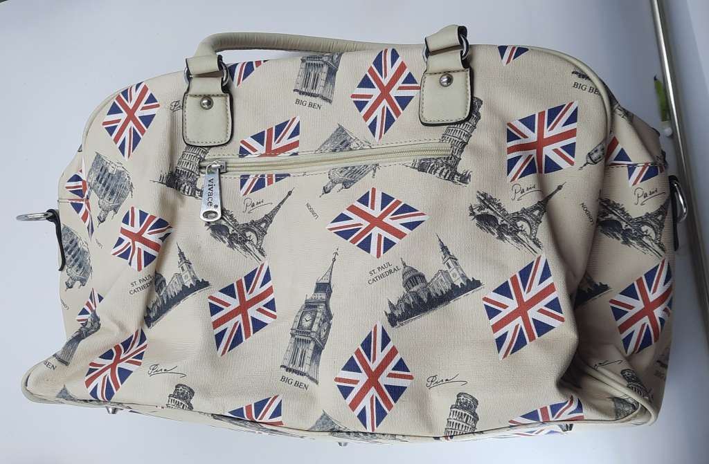 LARGE TRAVEL BAG BY VIVACE!LONDON PRINT ON OFF WHITE OR LIGHT CREAM!!