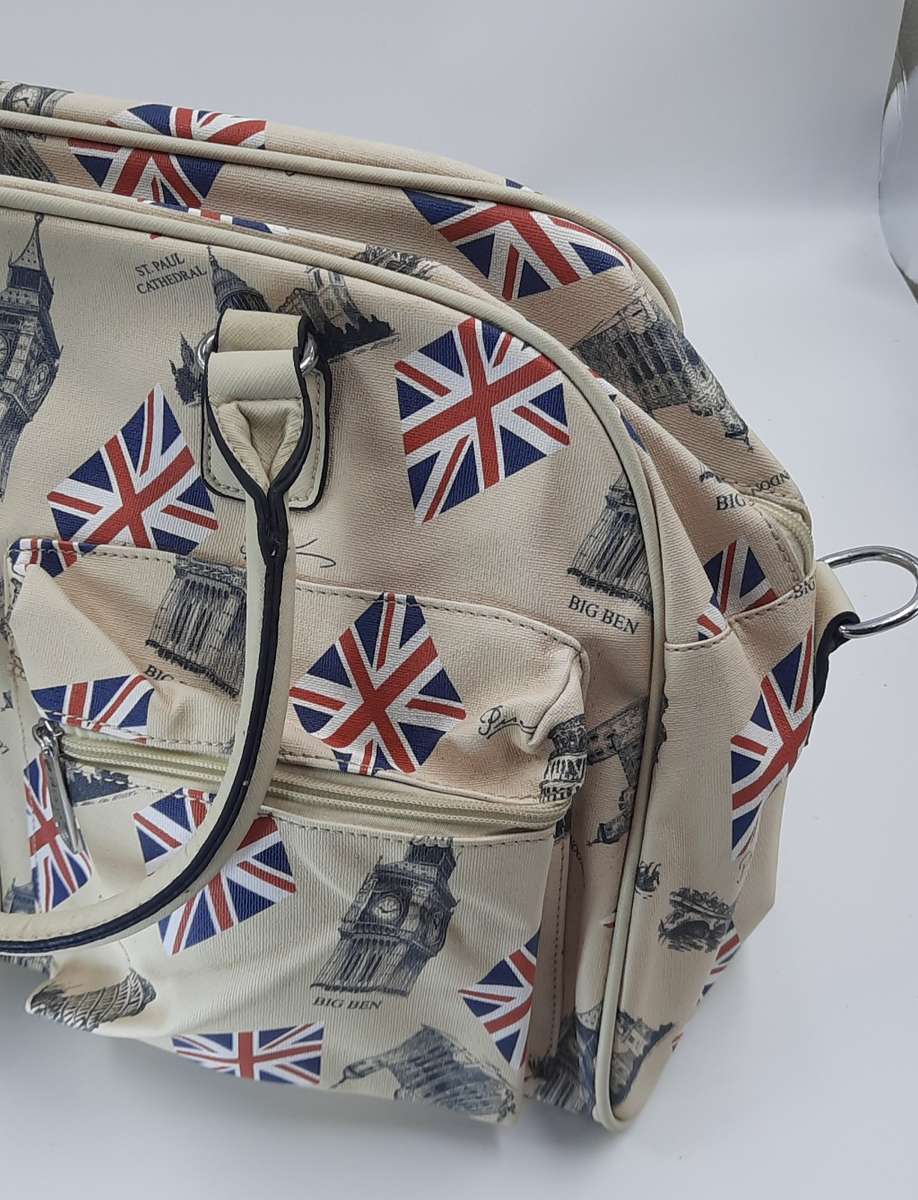 LARGE TRAVEL BAG BY VIVACE!LONDON PRINT ON OFF WHITE OR LIGHT CREAM!!