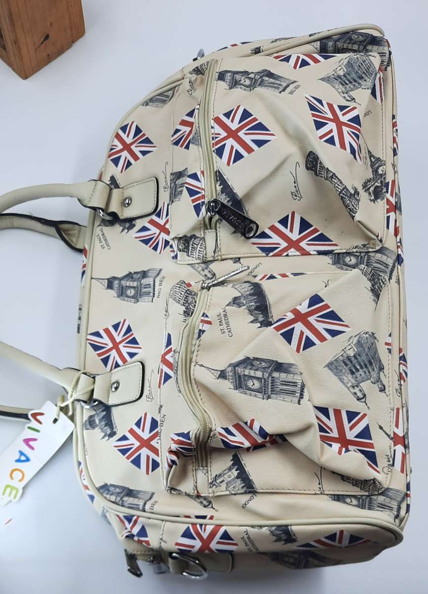 LARGE TRAVEL BAG BY VIVACE!LONDON PRINT ON OFF WHITE OR LIGHT CREAM!!