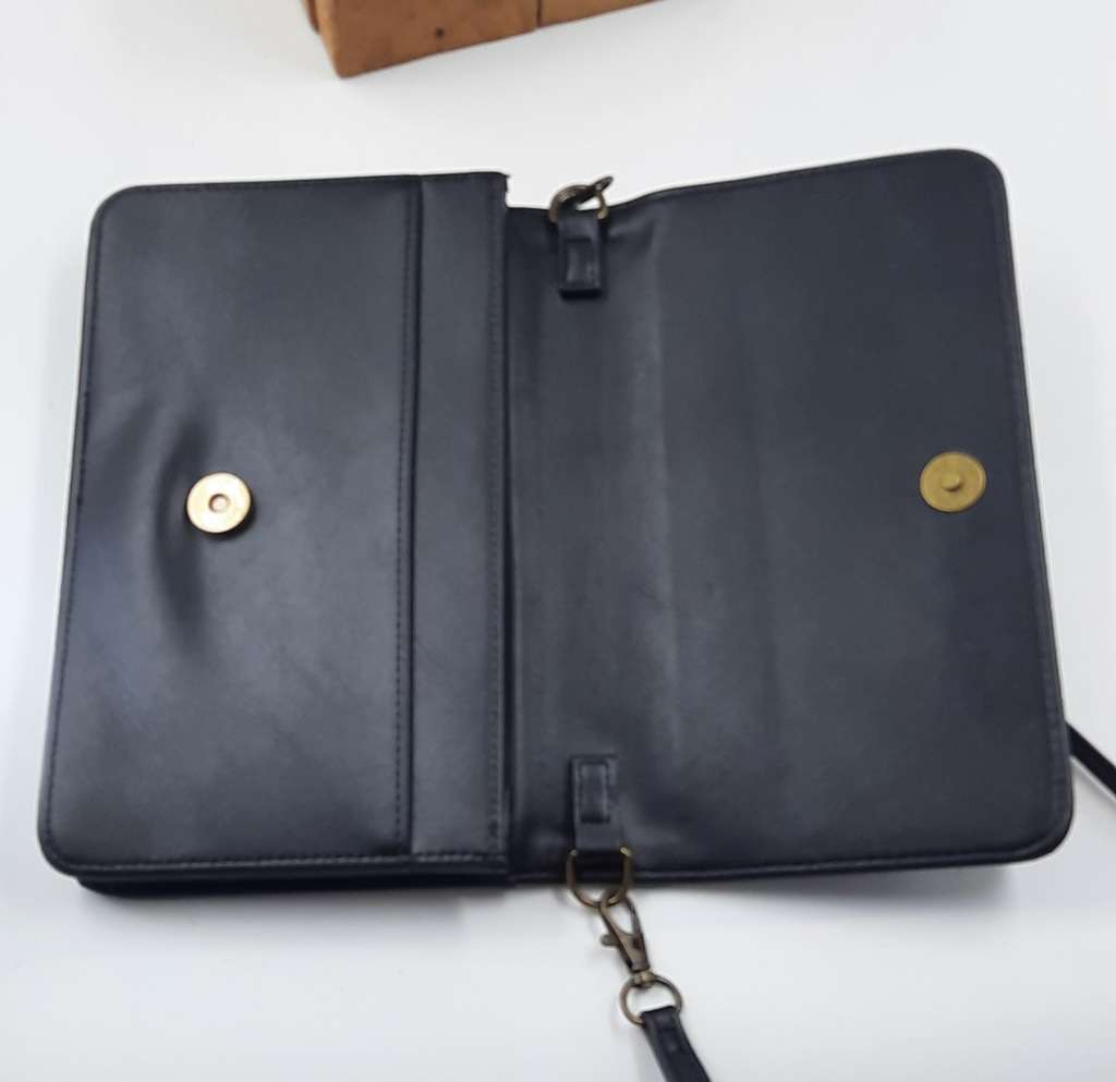 COTTON ROAD SLING PURSE! IN BLACK!
