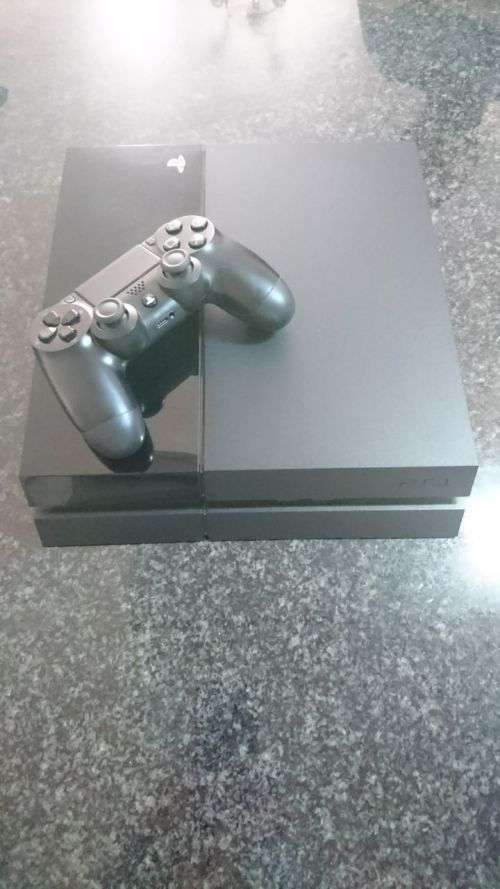 Playstation 4 500gb + Controller + 2 Games