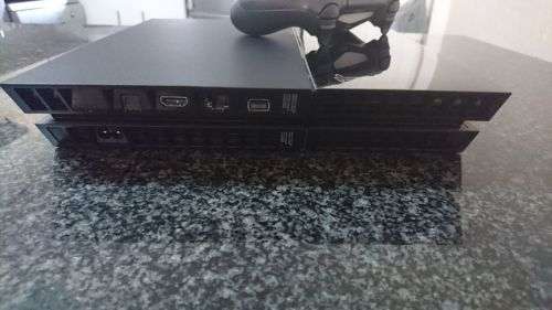 Playstation 4 500gb + Controller + 2 Games