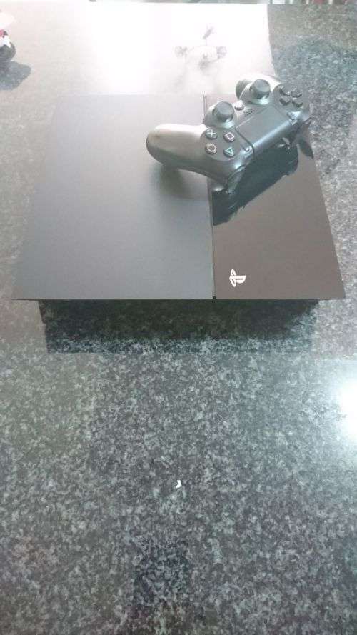 Playstation 4 500gb + Controller + 2 Games