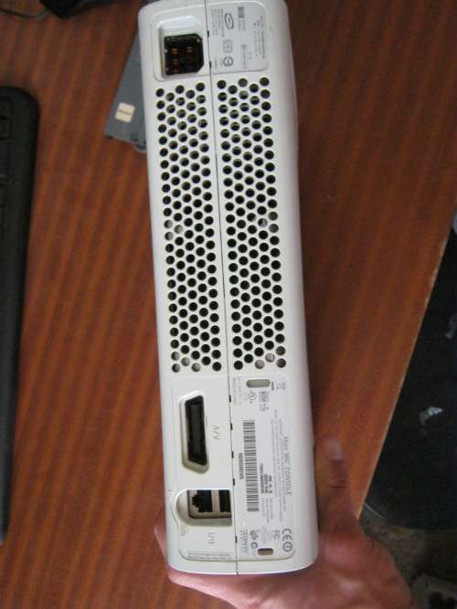 XBOX 360 (NO IDEA IF IT WORKS, SELLING AS IS. Read Description)