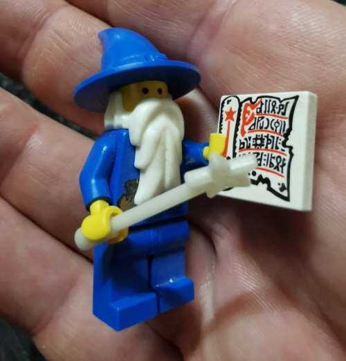 *Crazy R1 Auction* Vintage LEGO Wizard Mini figure