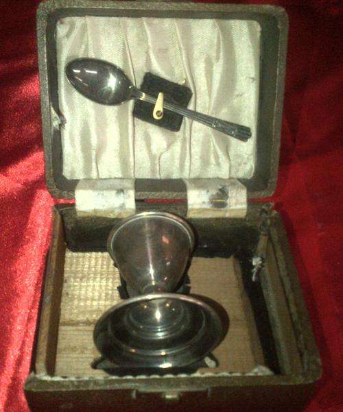 Yeoman plated EPNS Egg holder with Spoon