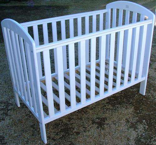 BABY COT- white