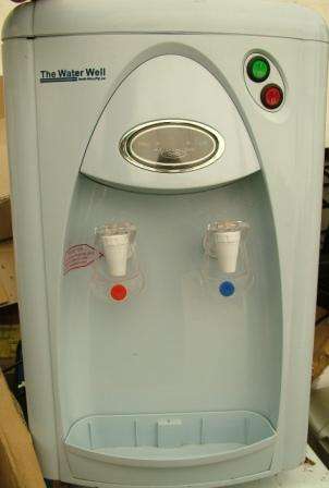Water Well Hot and Cold Dispenser *** used as display***