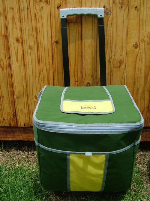 CAMPMASTER 50 can Coolerbag on wheels* Display* as good as new!*