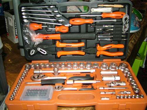 105 PIECE PROFFESIONAL TOOL SET : CHROME VANADIUM