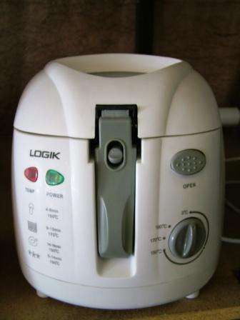 LOGIK DEEP FRYER  1600W  ; used as demo (k)