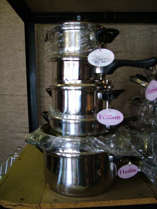 10 PIECE COOKWARE SET : Thick Stainless steel base / great quality DISPLAY