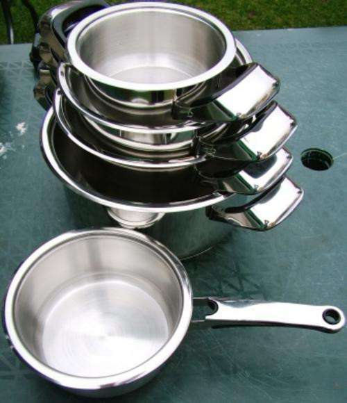 Cookware: 10 piece LABRISTO STAINLESS STEEL SET/ DISH WASHER SAFE : used as display