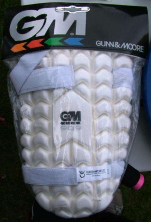 GM Hero 909 Thigh Pad Boy