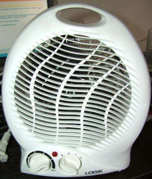 LOGIK  Fan Heater  2000W :AS GOOD AS NEW*ORIGINAL BOX*