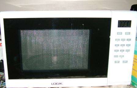 LOGIK 30 L MICEOWAVE WITH PRESET COOK SETTINGS