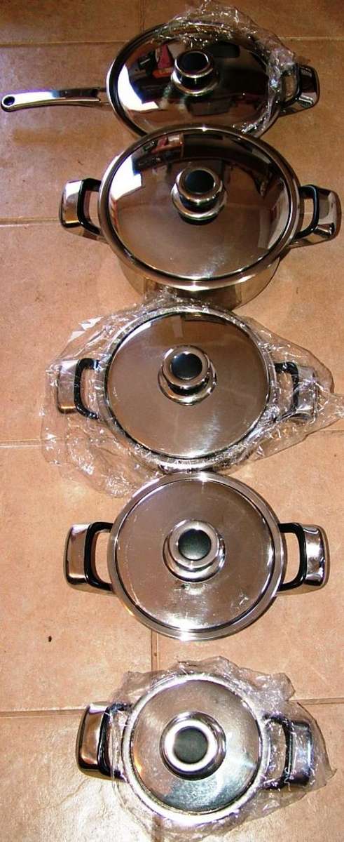 10 PIECE ALWAYS HOME  COOKWARE SET : Thick Stainless steel base / great quality DISPLAY