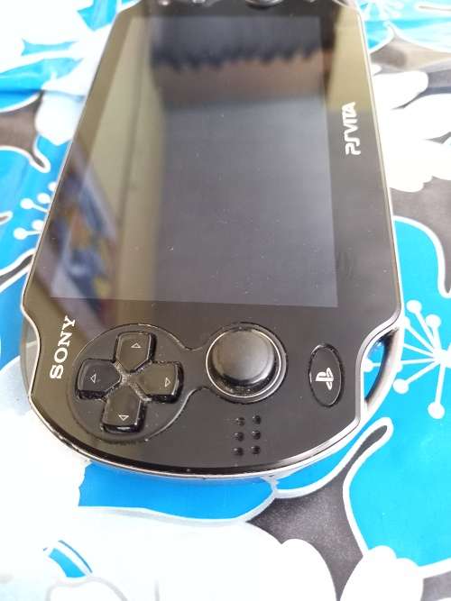 Ps vita console PCH-1004 bundle black