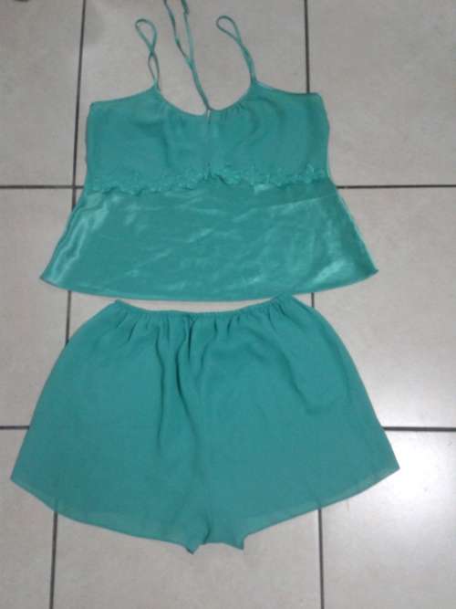 2 for the price of 1 - Bargain - Stunning !!! new!! Merien Hall shirt (10) Pajamas (M)