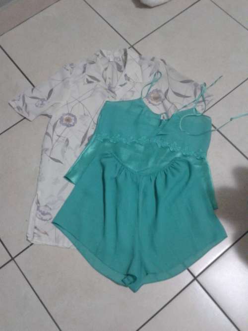 2 for the price of 1 - Bargain - Stunning !!! new!! Merien Hall shirt (10) Pajamas (M)