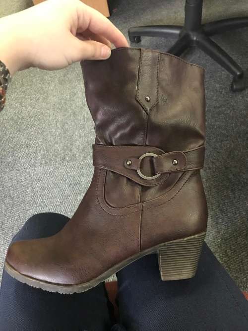 STUNNING BROWN COLOUR  BOOTS- SIZE 7