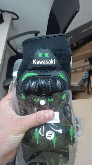 KTM OR KAWASAKIE GLOVES ( SIZE L OR XL) - BRAND NEW
