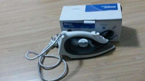 STEAM IRON - AS NEW- SHIPPING R80 incl insurance
