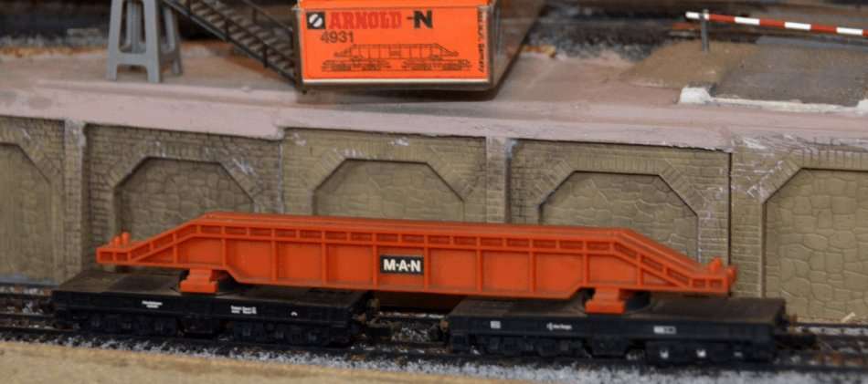 Arnold 4931 articulated heavy duty truck pair with bridge load