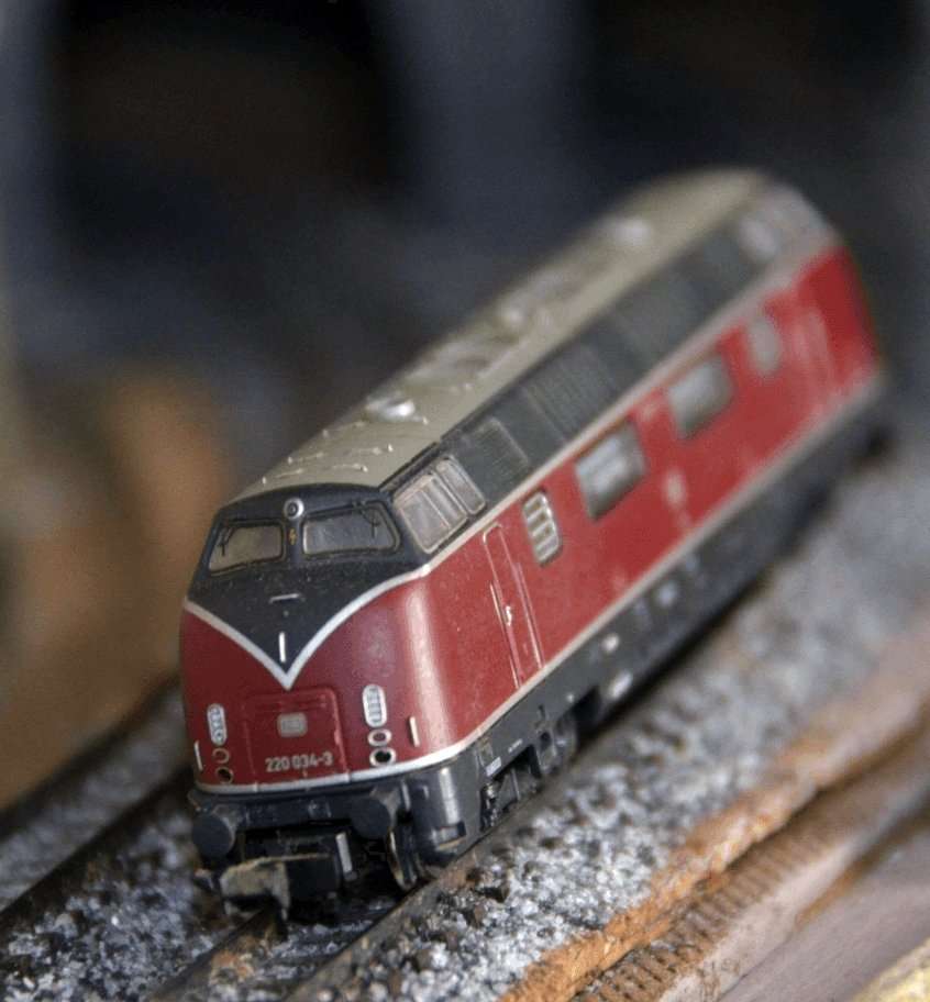 Roco Diesel Locomotive BR 220 (ex V200)