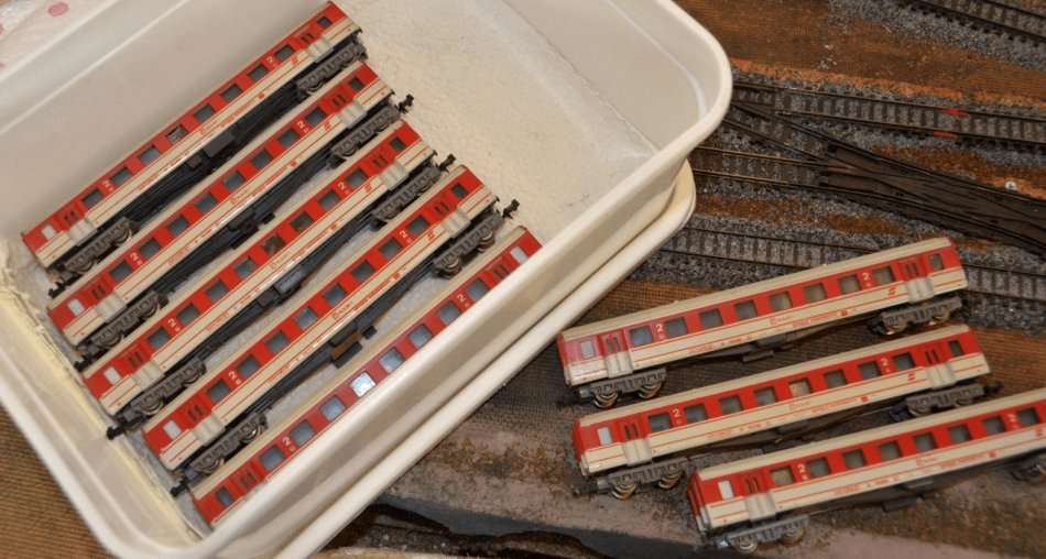 Set of 9 Lima passenger coaches