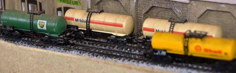 Convolut of various oil wagons