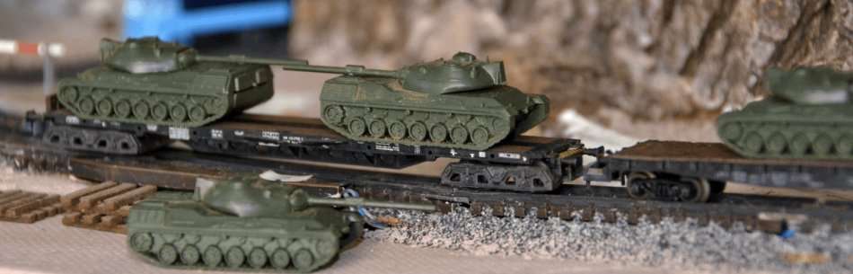 Set of 3 flatbeds loaded with 6 "Leopard" tanks