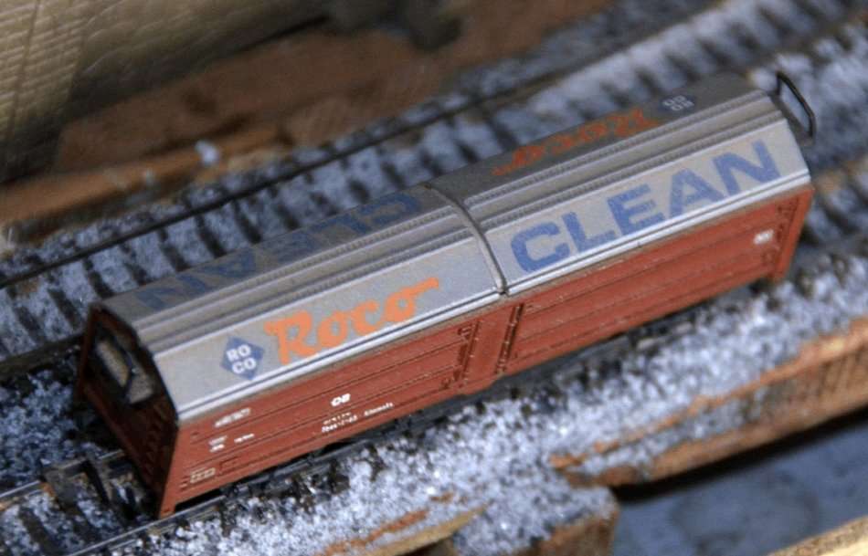 Roco track cleaner wagon