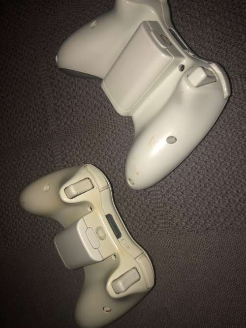 2 x Xbox 360 Wireless Controller Original White