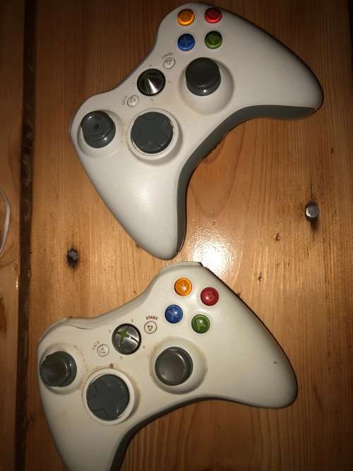 2 x Xbox 360 Wireless Controller Original White