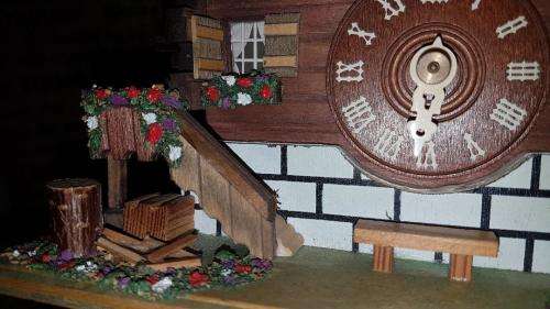 Beautiful Swiss Chalet Cuckoo Clock