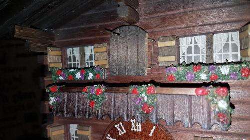 Beautiful Swiss Chalet Cuckoo Clock