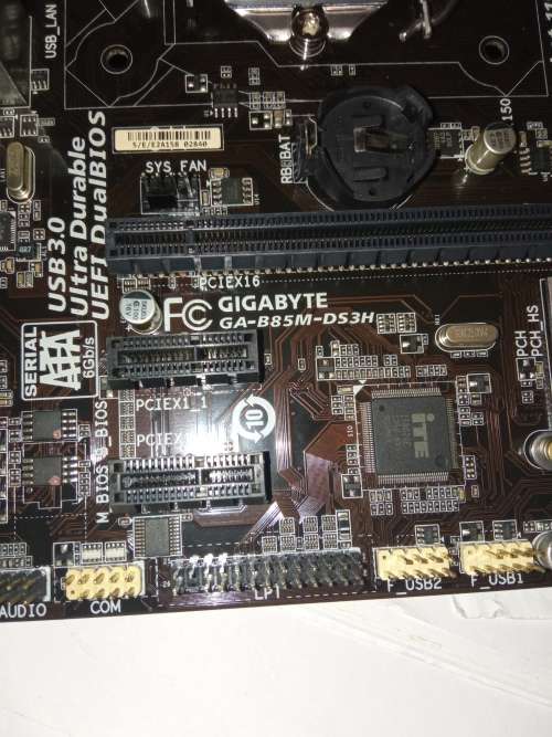 GYGABYTE GA-B85M-DS3H Motherboard