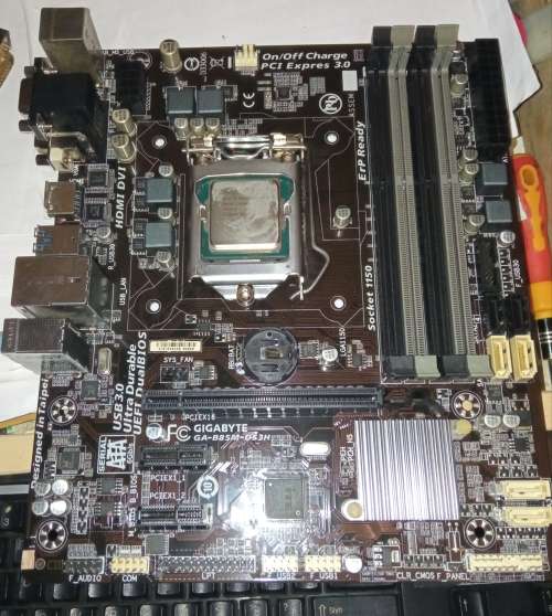GYGABYTE GA-B85M-DS3H Motherboard