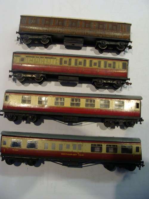 Hornby Dublo 3 rail items.